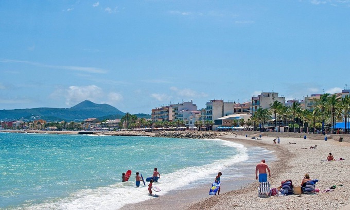 Costa Nova Villa | Immaculate Villa with superb private pool and garden ideal for families