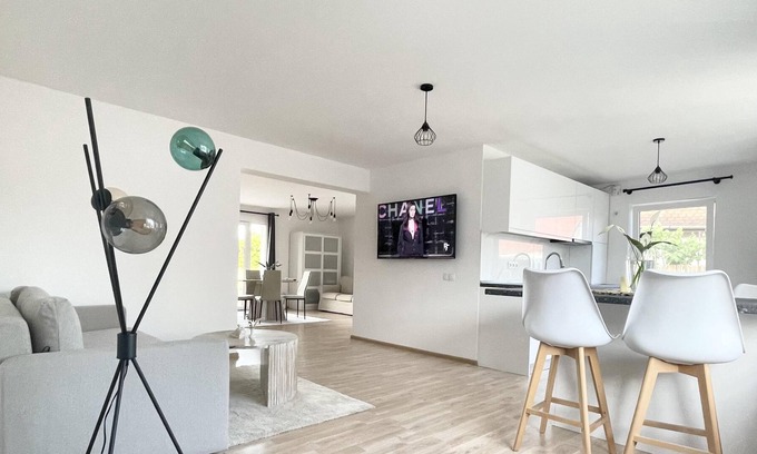 Albesti House | Impeccable 2-Bed House in Albești