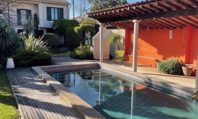 Les Aubes Villa | Impressionist villa with outbuilding