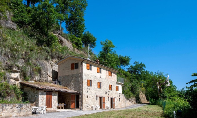 Venarotta House | In a quiet location, this spacious stone house welcomes you.