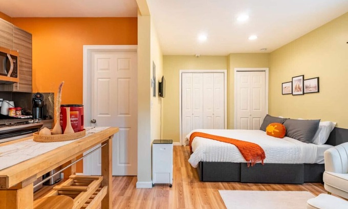 Atlantic Apartment | In the Heart of Seattle - private courtyard & free parking