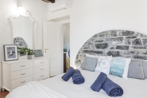 Carate Urio Apartment | In the Historic Village - Riva Lago 10