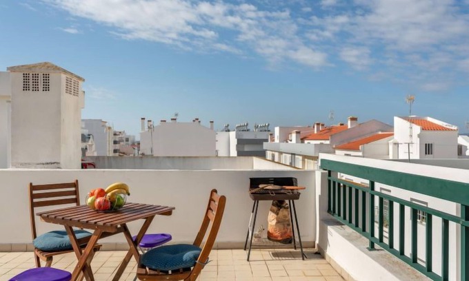 Vila Real Santo Antonio Apartment | Inara & Mayra's Home by Interhome