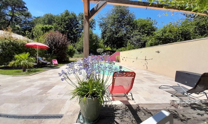 Saint-Sauveur Bed & Breakfast | Independent room with swimming pool