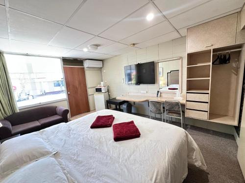 Soldiers Hill Hotel | Inland Oasis Motel