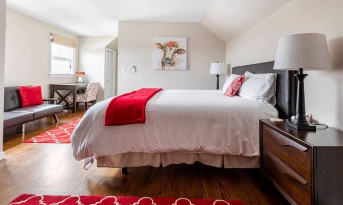 Essex Junction Apartment | Inn at 84 Honeycrisp: 1 King BR private bath with sofa