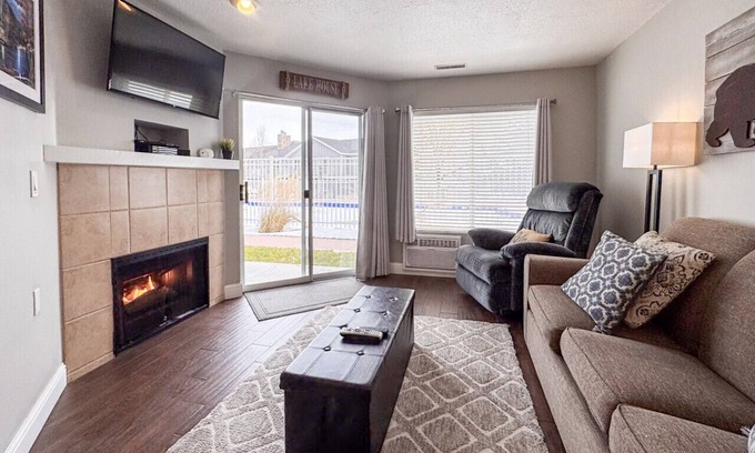 Harbor Village Condo | Inn Building Condo #107, ground level, pool view