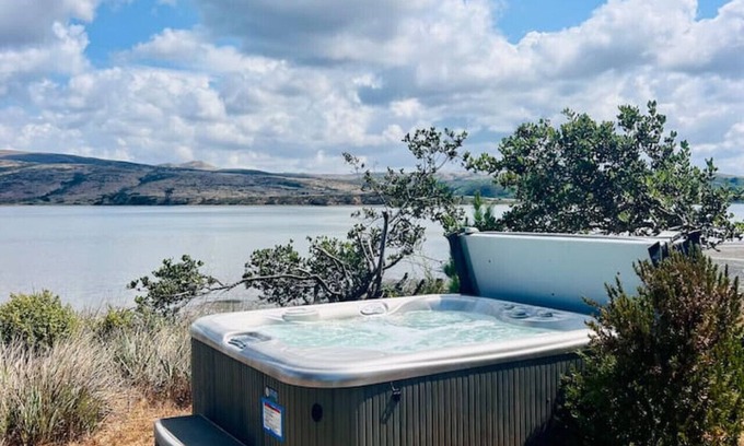 Inverness House | Inverness Beach House - Hot Tub on Tomales Bay