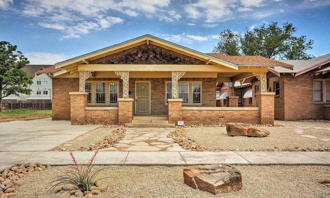 North Overton House | Inviting Lubbock Home > 1 Mi to Downtown