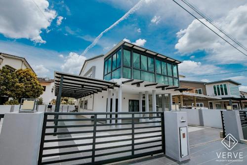 Taman Lapangan Terbang House | Ipoh Mansion House 21 by Verve (14pax) EECH74