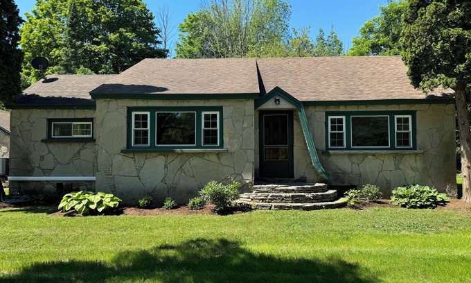 Charlevoix House | Ironton Stone Cottage near 'The Beautiful' Lake Charlevoix - 5min Walk-to-beach!