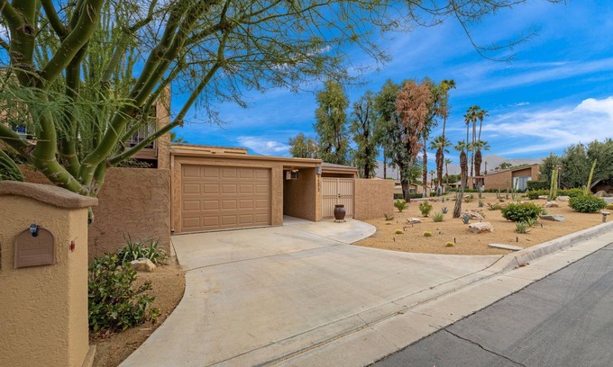 Palm Desert Condo | Ironwood Country Club Palm Desert Darling 2-bd 2-bath corner location