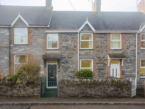 Caernarfon House | Isallt