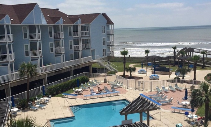 Galveston Condo | "Island Getaway" Top Floor 1BR condo ON THE BEACH!