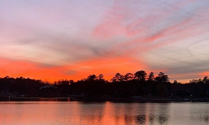 Chapin Apartment | Island's Sunset Green Guest Room on Beautiful Lake Murray