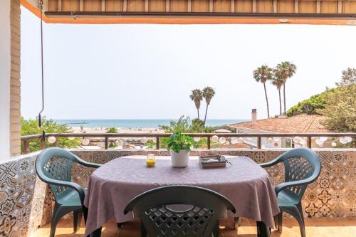 Puig Apartment | Isola Beachside Apartment