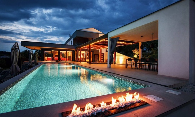 Rebici Villa | Istrien: Luxuriöse 5-schlafzimmer-villa für bis zu 11+1 Gäste 2 km vom Strand