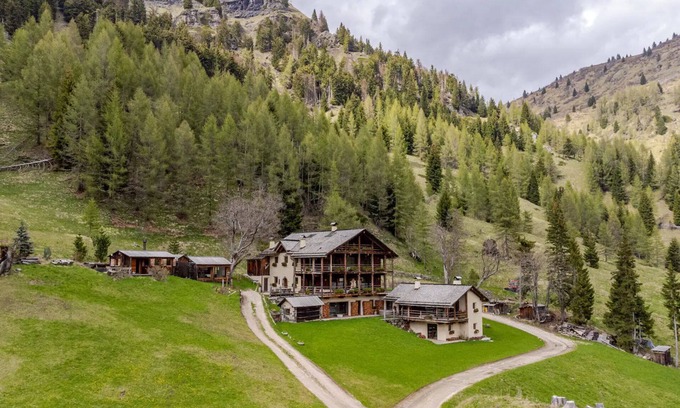 Livinallongo del Col di Lana Ski Chalet | Chalet Dolomites: Ski&Spa Deluxe - Chalet Dolomites Luxe: Spa & Pools