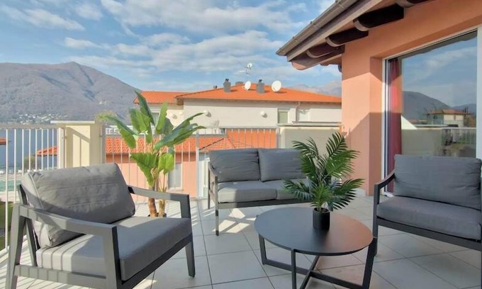 Maccagno Apartment | Golfo Gabella penthouse apartment with pool