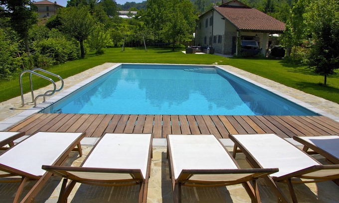 Bubbio Villa | Italian villa, private pool - cycling, hiking, wine tours, slow-food, fast WiFi