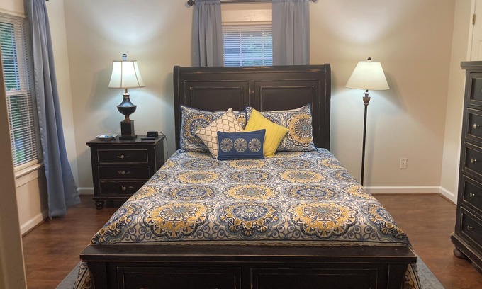 Easley Cottage | Ivy Cottage - Charming 3-bedroom country cottage in beautiful Dacusville area