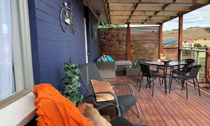 Stanley House | Ivy's@Stanley - 17 Pearse St . Modern one bedroom home