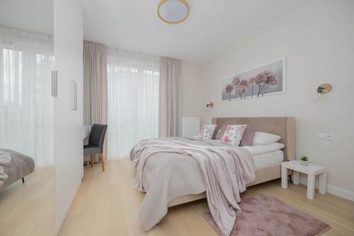Praga Polnoc Apartment | Jagiellońska Spacious Apartament with Parking and Air Conditioning by Renters Prestige
