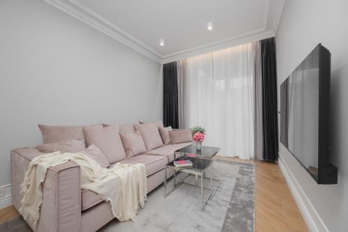 Wola Apartment | Jaktorowska by Solarento