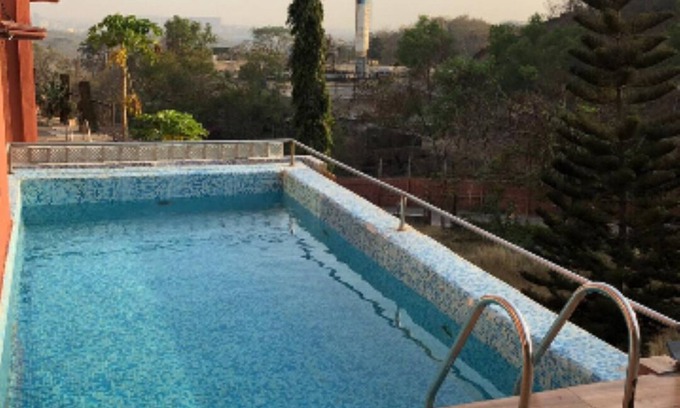 Aarey Colony Villa | Jame's Villa with Deck 4.5 mills away from CSMT Airport