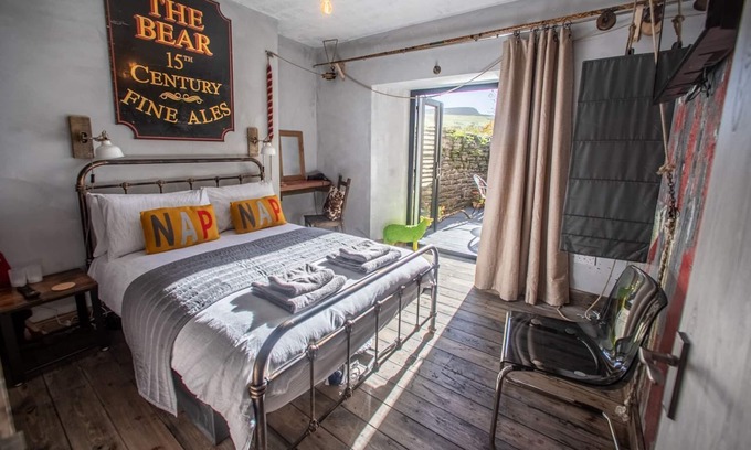 Dowlais Apartment | James' Place Dowlais Self Catering Studio 1 Butty