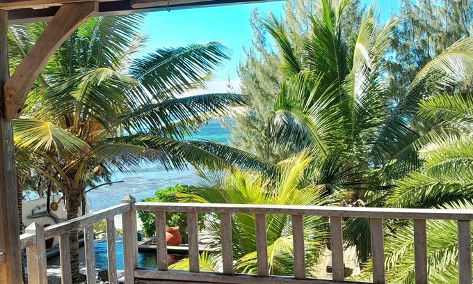 Pointe D'esny Apartment | JARDIN DE CORAIL - ALHAMBRA - Beachfront studio with sea view