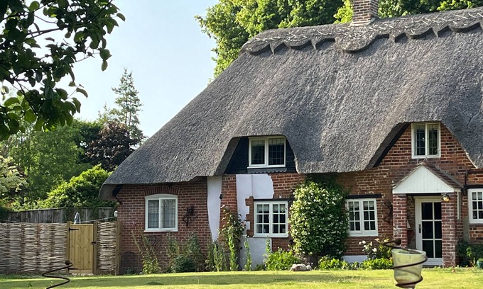 Blandford Forum Apartment | Jasmine Cottage- one bed apartment in one of the oldest cottages in the village.