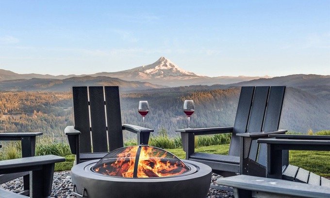 Underwood House | Jaw Drop Views! Mt Hood and Gorge! @pinpointstays