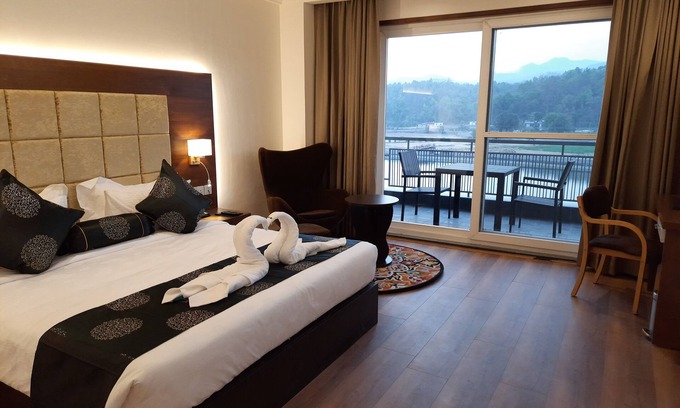 Nahan Hotel | Jay Clarks Exotica