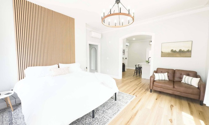 Federal Hill Apartment | Jennifer's Spa-Like Historic Broadway Getaway