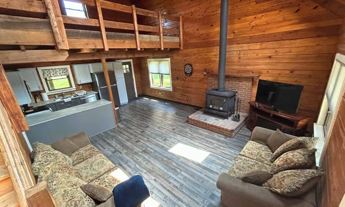 Johnstown House | Johnstown Gem! Spacious Wood Home & Beautiful Farm - Amazing for Families & Work