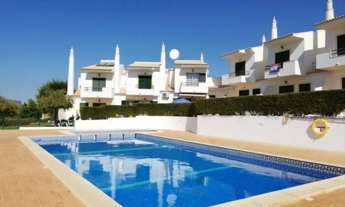 Castelo Villa | Joia da Galé House | Pool and Garden & Galé Beach