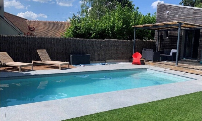 Fondettes House | Jolie Maison Proche de Tours Avec Piscine Chauffée et Terrasse Privée