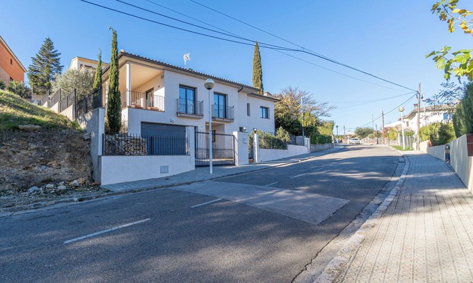 Figueres Villa | Jouvacations Villa domenec Rodil