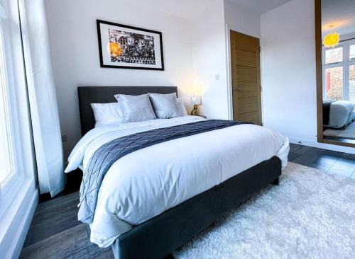 Darlington Apartment | Juliet Beautiful 1 bedroom, central, modern space.