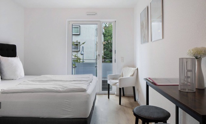 Unterwiehre-Nord Apartment | Juliette holiday flat, very central with balcony and WLAN