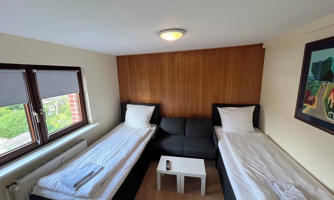 Neumuenster House | Juliusstraße 10a W3 - 2 bedrooms