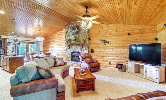 Cassville Cabin | 'Just a Cast Away' Cassville Cabin w/Covered Deck