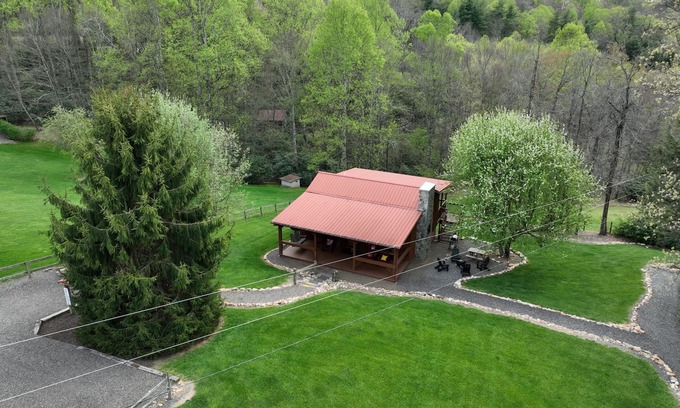 Fancy Gap Cabin | Just Country at Do Drop Inn Cabin Rentals