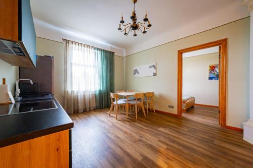 Avoti Apartment | Just Renovated Stories Apartment Free parking