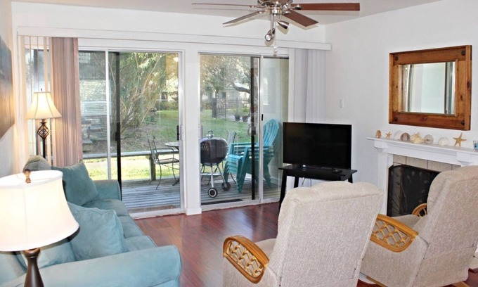 Sailhouse Condo | K's Coast Condo | Pet Friendly, Pool + Pier Access