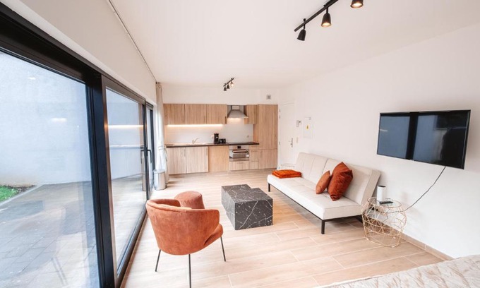 Zaventem Apartment | K&Y suites 3 Brussels airport 500m!