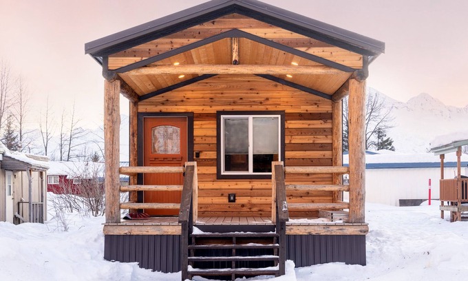 Valdez Cabin | Kade's Cabin | 2 bed 1 bath urban cabin