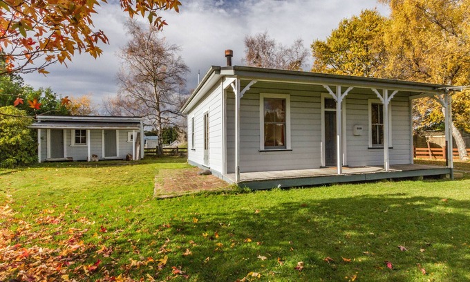Rangataua House | Kaha Cottage - Rangataua Holiday Home