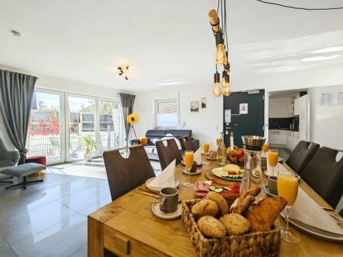 Dinkelsbuehl Apartment | Kaiserin Sisi für bis zu 6 - Arbeitsplatz, Badewanne, Parkplatz, Waschmaschine